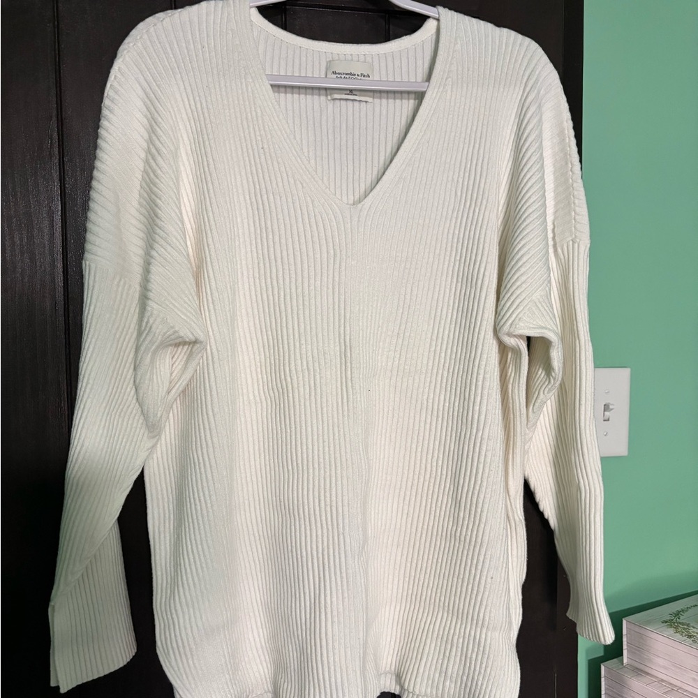 Abercrombie & Fitch Cream V-Neck Sweater